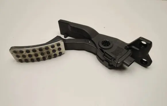 Mercedes-Benz ML W166 Accelerator throttle pedal A1663000204