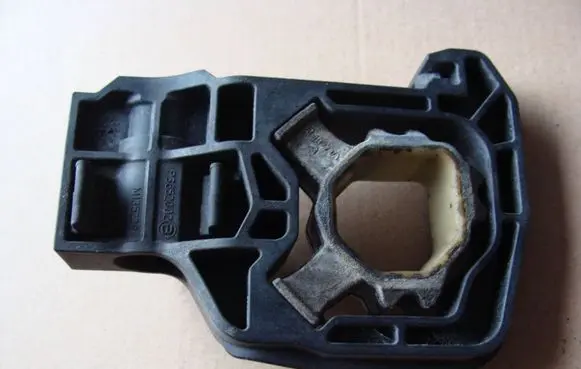 BMW 5 F10 F11 Radiator mount bracket 7575248