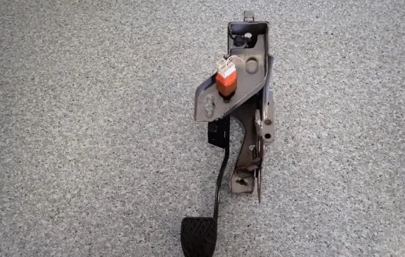 Nissan Pulsar Pedal assembly 