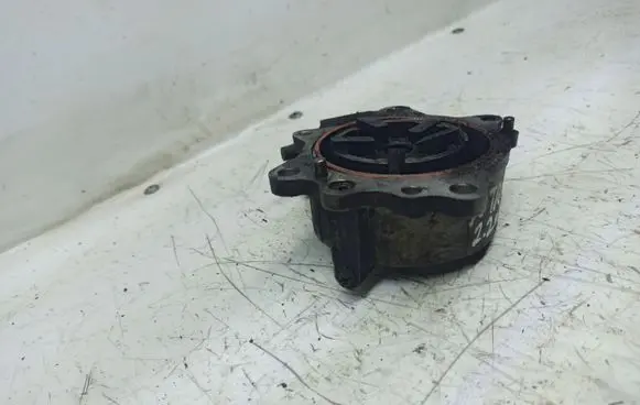 Nissan X-Trail T30 Vacuum pump