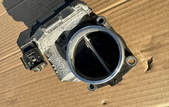 BMW X1 E84 Throttle valve 7561066