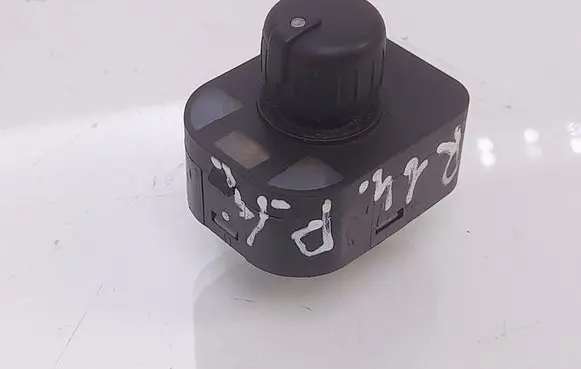 Audi A4 S4 B7 8E 8H Electric window control switch 8E0959565