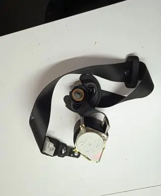 BMW X3 E83 Front seatbelt 33033481