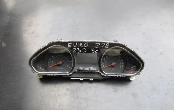 Peugeot 208 Speedometer (instrument cluster) 9673777580 E137HWF2 E137WWLL0750