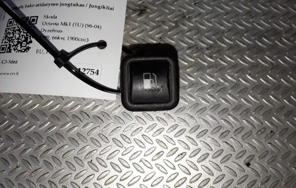 Skoda Octavia Mk1 (1U) Fuel tank opening switch 1U0959833