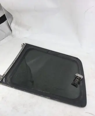 Mitsubishi Pajero Rear side window 43R00150
