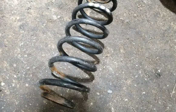 Volkswagen PASSAT B7 Rear coil spring