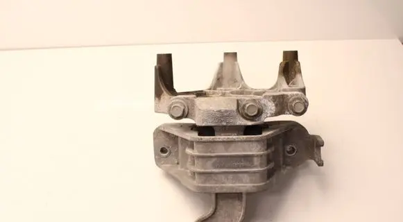 Opel Ampera Engine mount bracket 25953778