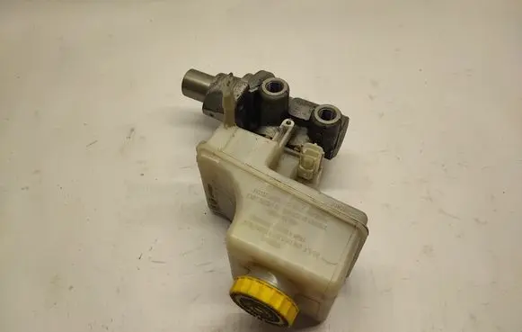 Dodge Charger Brake fluid reservoir 32671364
