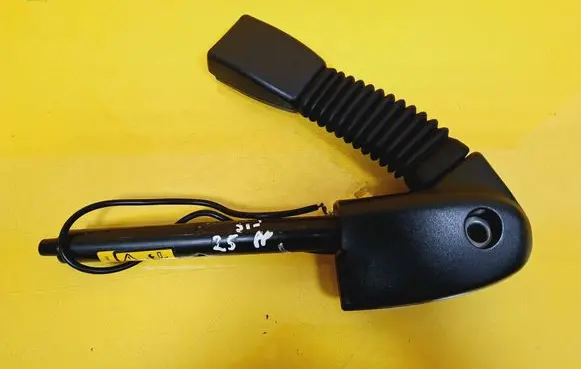 Rover 25 Front seatbelt buckle 