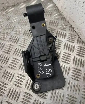 Jeep Grand Cherokee (WK) Accelerator throttle pedal p52121953aa