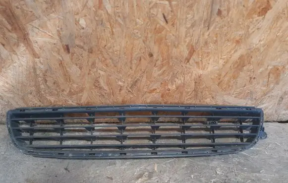 Opel Zafira B Front bumper lower grill 13124978