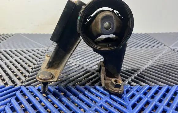 Toyota Auris E180 Engine mount bracket