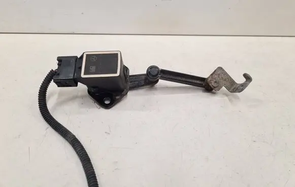 Mercedes-Benz R W251 Headlight/headlamp level sensor A0105427717 30307