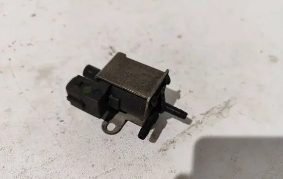 Audi A4 S4 B5 8D Turbo solenoid valve 026906283H 72161000 98T187