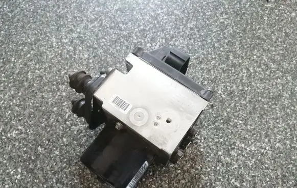 Volkswagen PASSAT B6 ABS Pump 3C0614109J