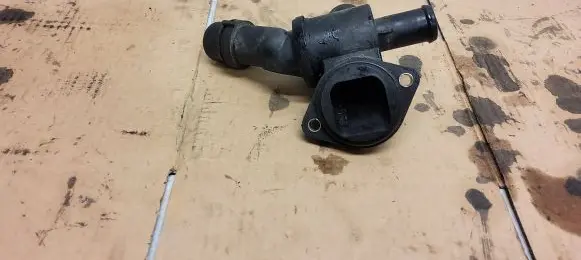 Volkswagen PASSAT B6 Engine coolant pipe/hose 868187C20K