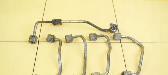 Hyundai Santa Fe Fuel injector supply line/pipe D4HB