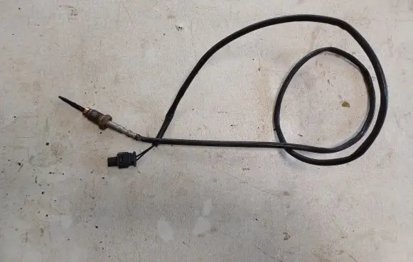 BMW 5 F10 F11 Exhaust gas temperature sensor 8514730 2656002920