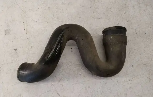 Volkswagen PASSAT B5 Intercooler hose/pipe 8D0717822L70