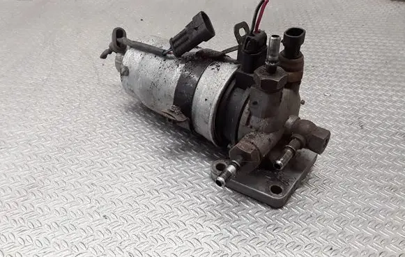 Hyundai Santa Fe Fuel filter bracket/mount holder 