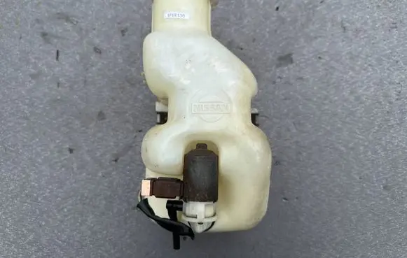 Nissan Patrol Y60 Windscreen/windshield washer pump 2891009J00