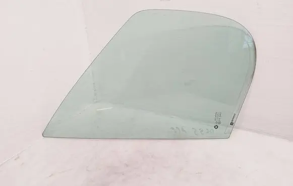 Nissan Primastar Front vent window/glass (coupe) 
