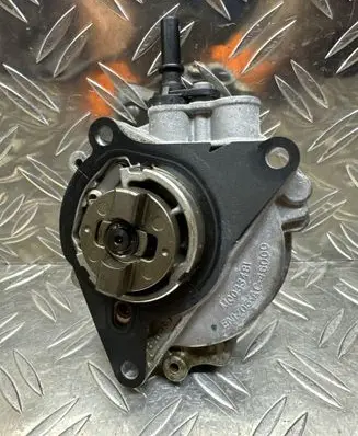 Peugeot 208 II Vacuum pump 9812133880 10M060193