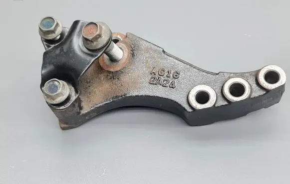 Honda Accord Engine mounting bracket