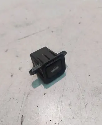 Honda CR-V Tailgate opening switch M08525