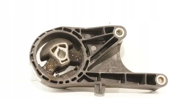 Engine mount vacuum valve