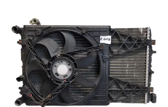 Volkswagen Polo IV 9N3 Coolant radiator 6Q0121253Q 151190070F01 6Q0121207L