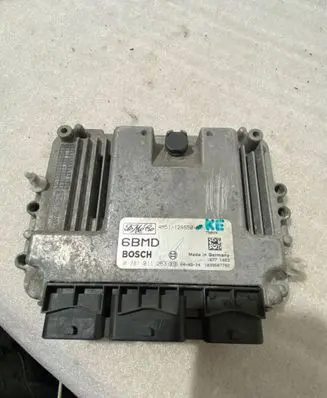 Ford Focus Engine control unit/module 4M5112A650NC 1039S07782 0281011263