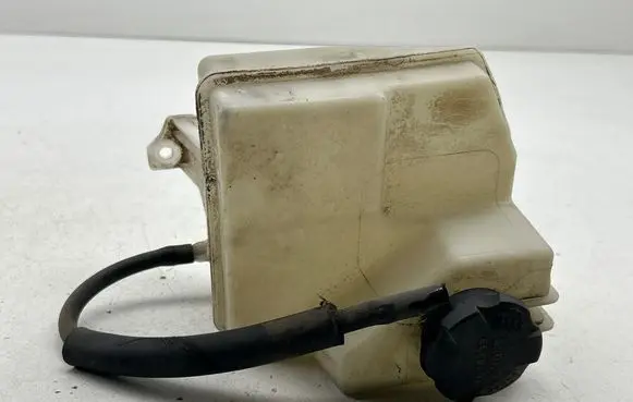 Hyundai i30 Coolant expansion tank/reservoir 