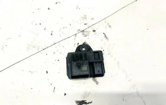 BMW 5 GT F07 Glow plug pre-heat relay 857008702 0522120103