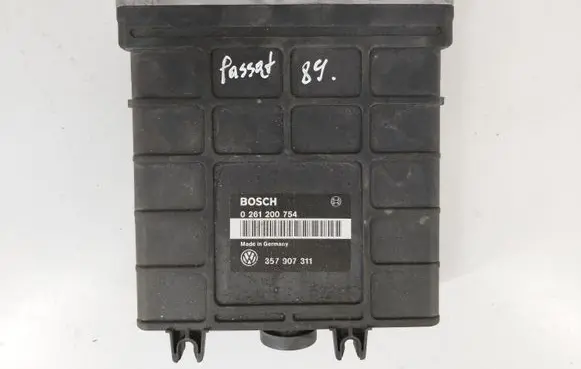 Volkswagen PASSAT B3 Engine control unit/module 0261200754 357907311