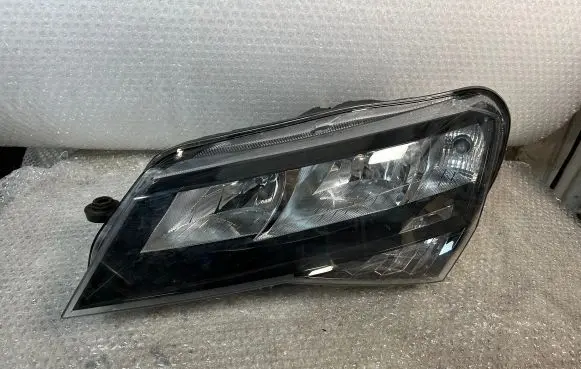 Skoda Superb B8 (3V) Headlight/headlamp 3V1941015
