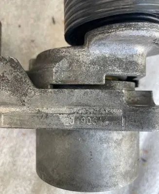 Volvo V70 Alternator belt tensioner 
