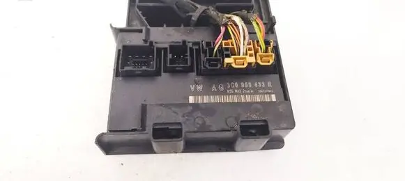Volkswagen PASSAT B6 Door control unit/module 3C0959433R