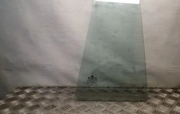 Hyundai Terracan Rear vent window glass 