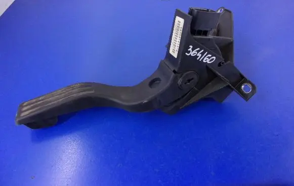 Ford Mondeo Mk III Accelerator throttle pedal 2S719F836DA