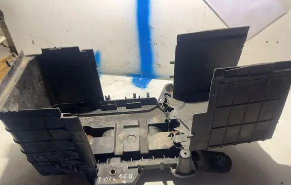 Battery box tray