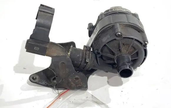 Oil filter mounting bracket