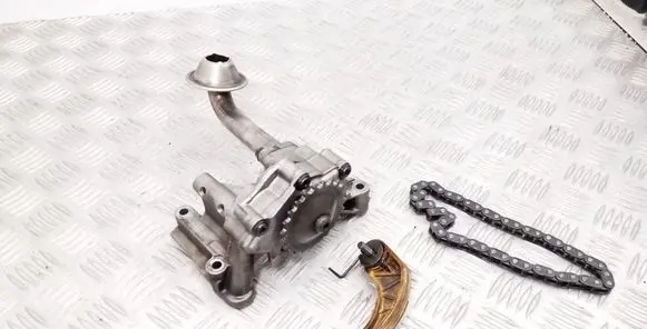 Volkswagen Golf V Oil pump 03G115105