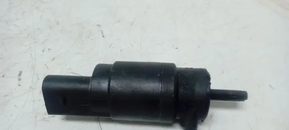 Volkswagen PASSAT CC Windscreen/windshield washer pump 1K5955651