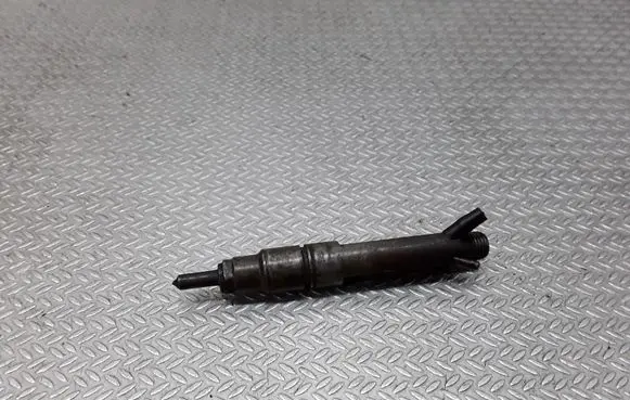 Audi A6 S6 C4 4A Fuel injector 046130201B