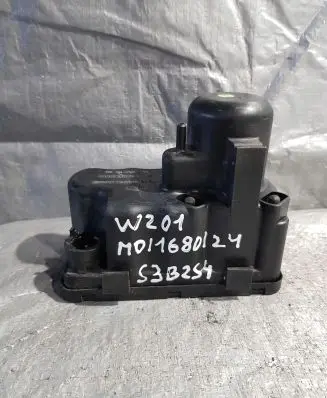 Mercedes-Benz 190 W201 Central locking vacuum pump A0008000348
