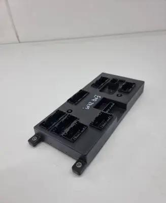 Land Rover Evoque II Central body control module R8e214f041ab