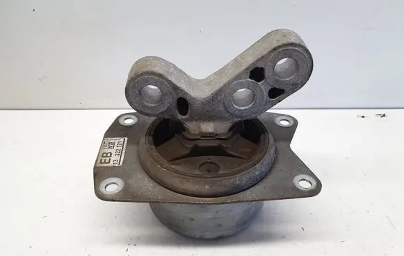 Opel Insignia A Engine mount bracket 13322171 nr9209