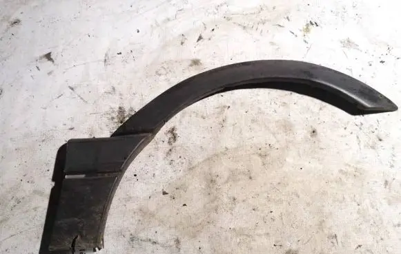 Volkswagen PASSAT B3 Front arch trim 357853086